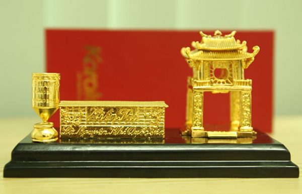 Biểu tượng Khuê Văn Các để bàn mạ vàng 1