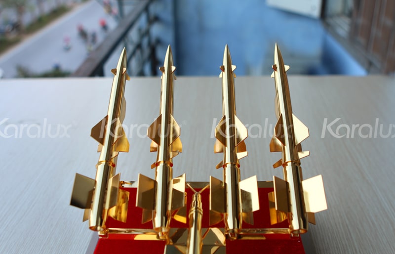 Mô hình tên lửa SAM-3 mạ vàng 24k