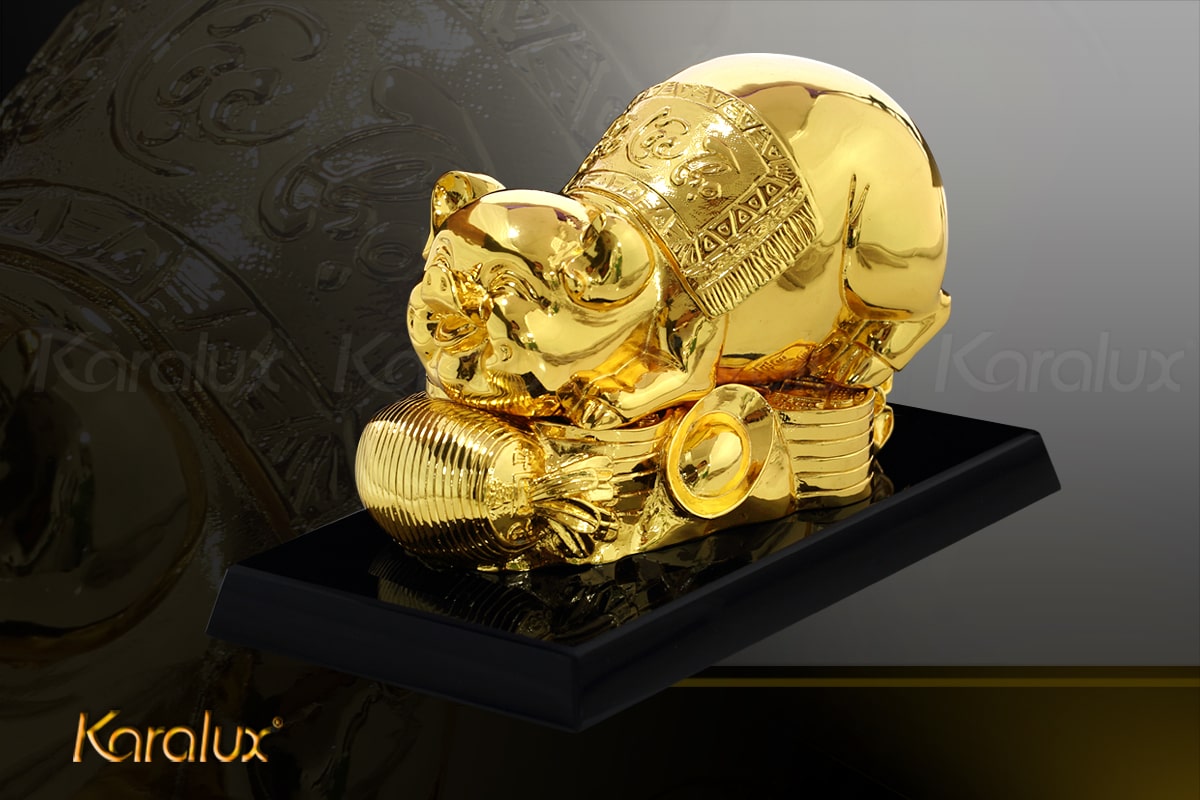 Tượng heo vàng Phúc Lộc Thọ với thiết kế tươi tắn, dễ thương là món quà tết Kỷ Hợi ý nghĩa