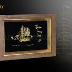 Tranh thuận buồm xuôi gió mạ vàng (để bàn) 16
