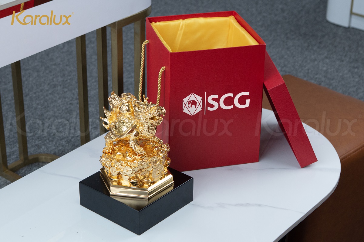 Cúp Long Quy Mạ Vàng – Biểu Tượng Vinh Danh Nhà Phân Phối Xuất Sắc 2024 Của Tập Đoàn SCG 7